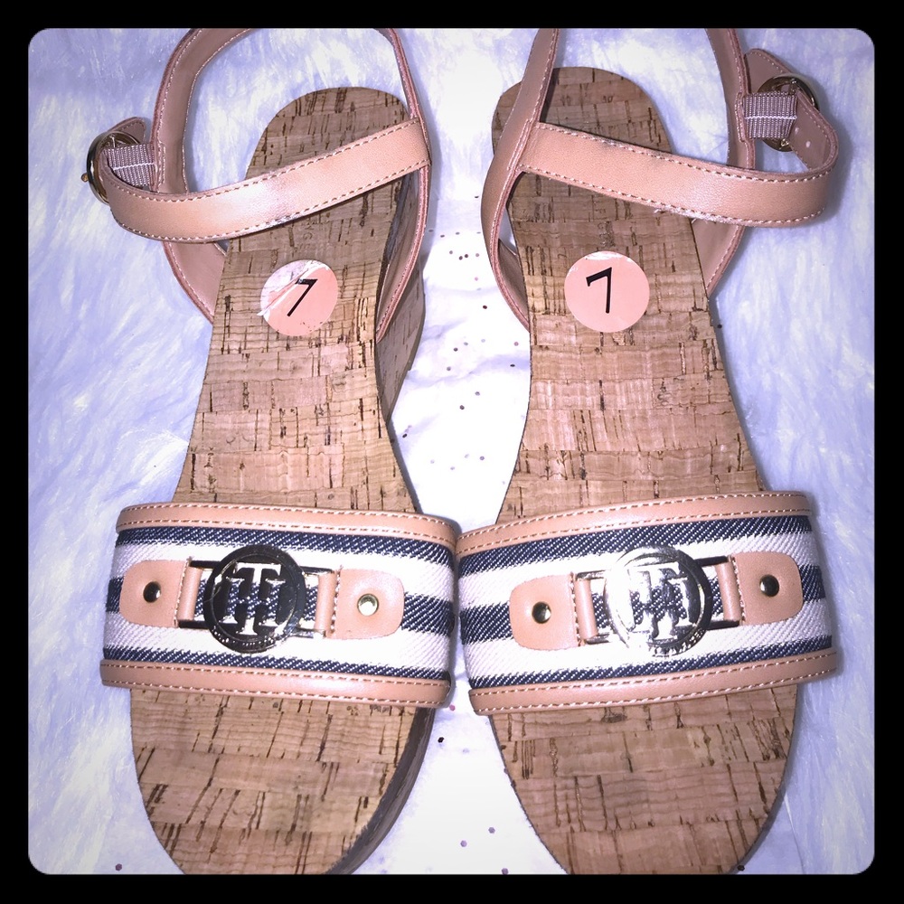 ✨Tommy Hilfiger Platform Sandals Size 7